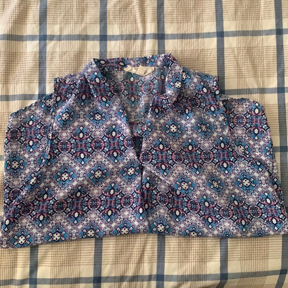 Pink Rose No Sleeve Blouse. Size small.